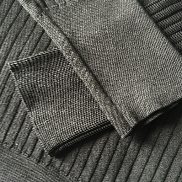 YAL black ripped sweater with puffy shoulders! - Picture 4 of 4